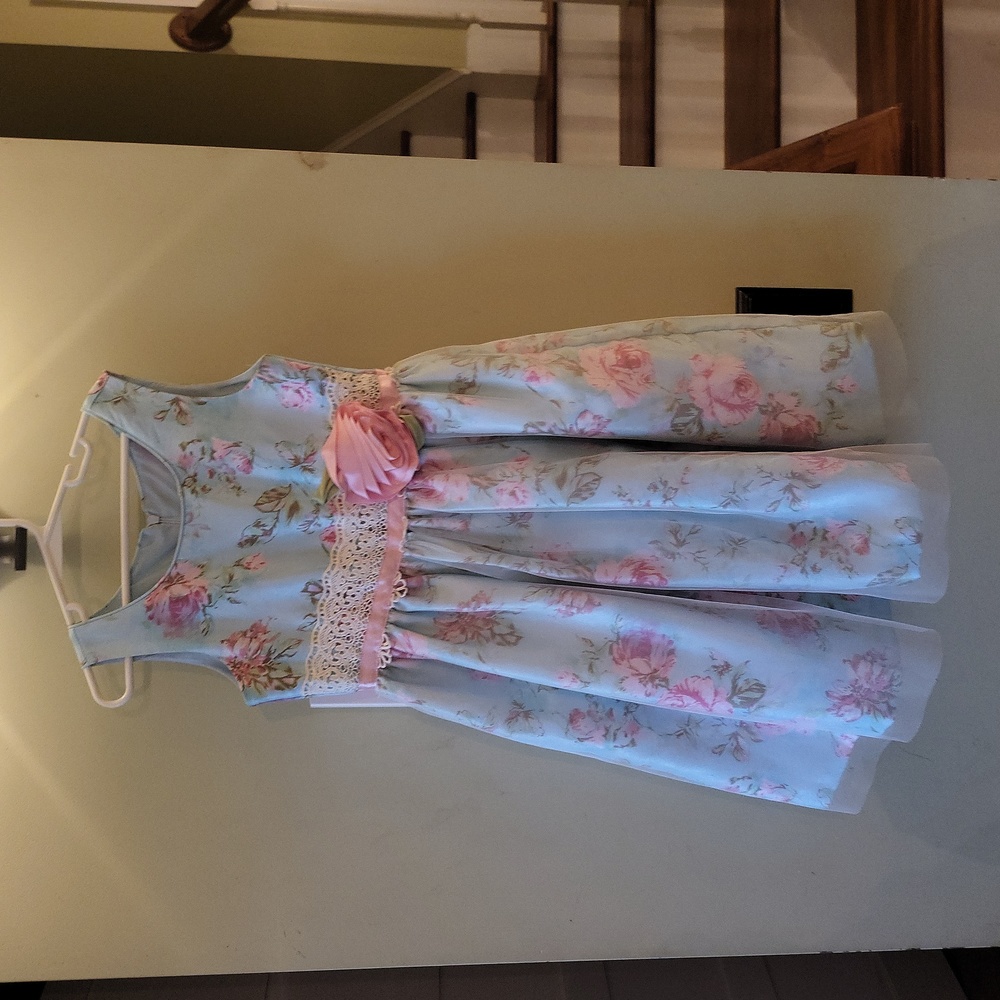 Children's Easter dress. Size 5 or 6.